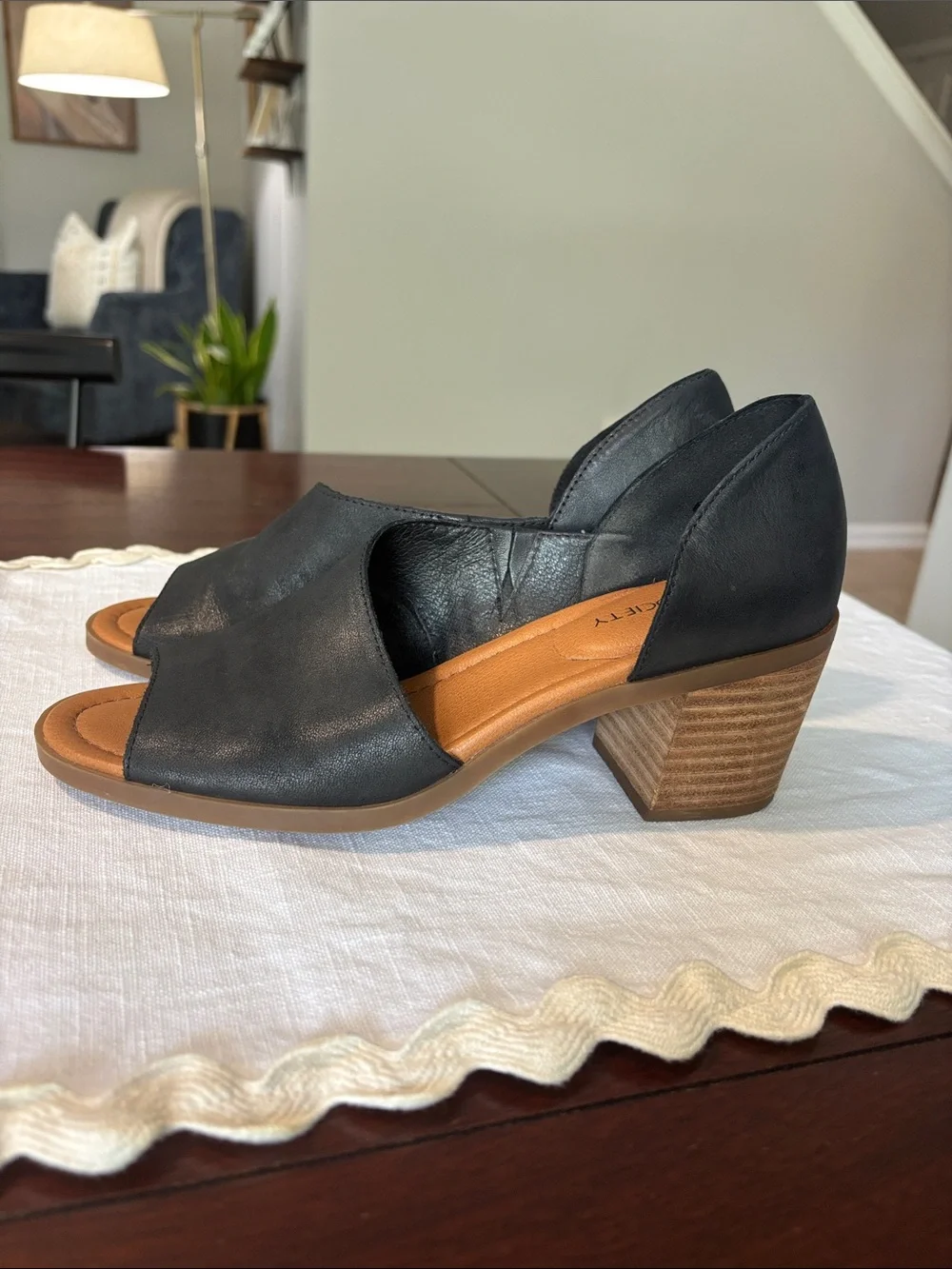 Sole Society leather heels cut out NEW never worn size 7.5